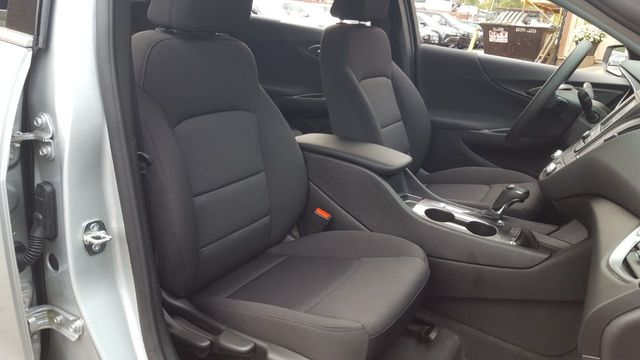2018 Chevrolet Malibu LS - 18177052 - 10