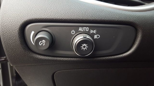 2018 Chevrolet Malibu LS - 18177052 - 16