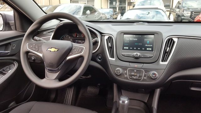 2018 Chevrolet Malibu LS - 18177052 - 8