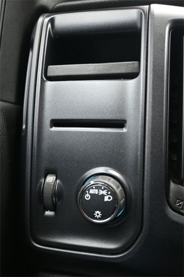 2018 Chevrolet Silverado 1500 2WD Crew Cab 143.5" Custom - 22956382 - 24