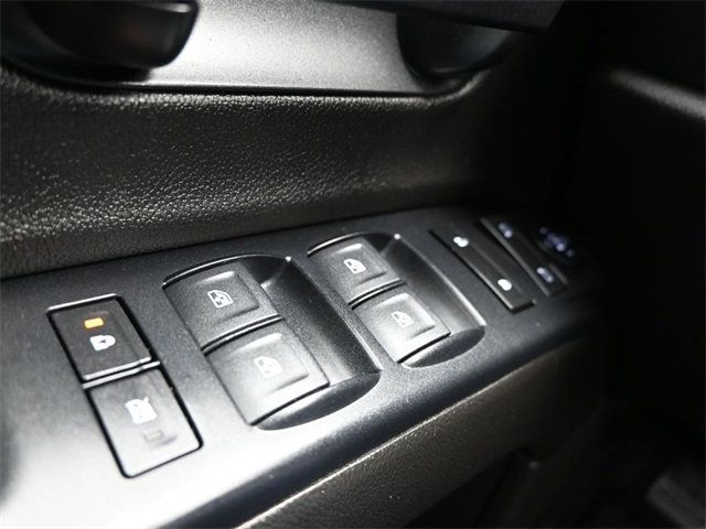 2018 Chevrolet Silverado 1500 2WD Crew Cab 143.5" Custom - 22956382 - 25