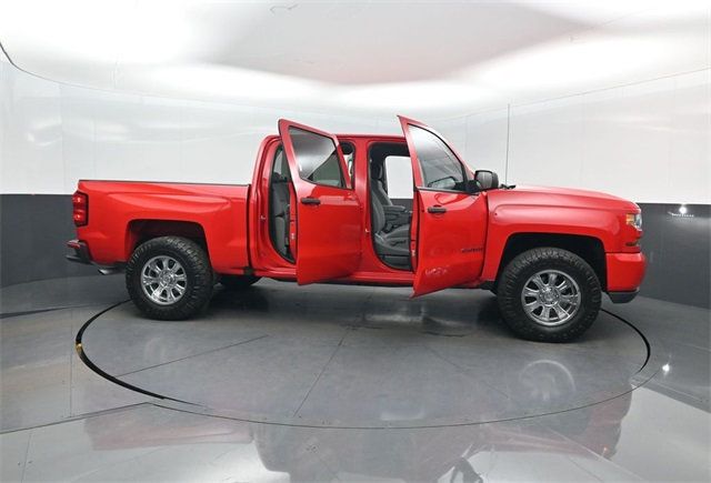 2018 Chevrolet Silverado 1500 2WD Crew Cab 143.5" Custom - 22956382 - 31