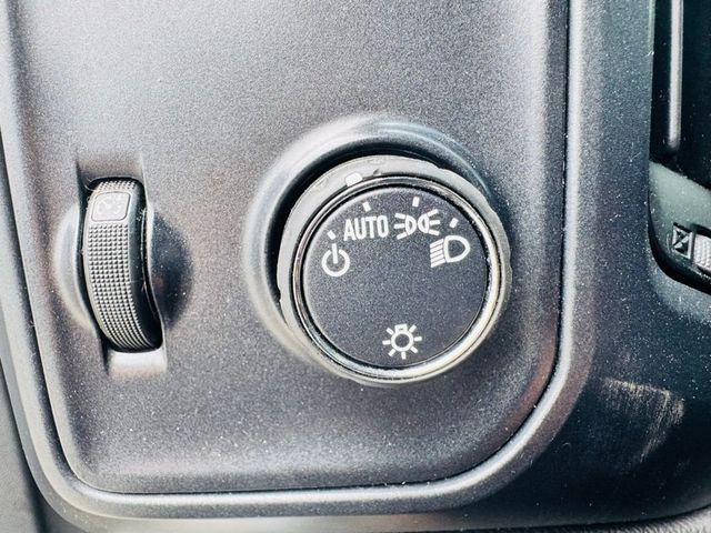 2018 Chevrolet Silverado 1500 2WD Double Cab 143.5" Custom - 23010209 - 10