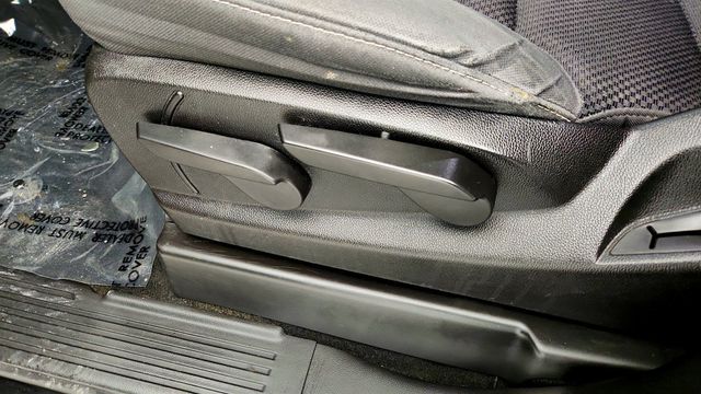 2018 Chevrolet Silverado 1500 4WD Double Cab 143.5'' 1LT with 5.3L Ecotec3 V8 - 22960138 - 10