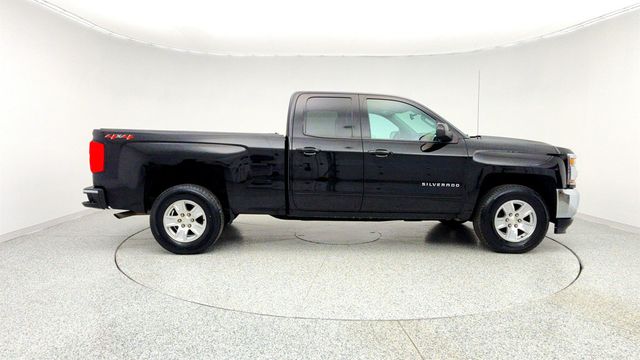 2018 Chevrolet Silverado 1500 4WD Double Cab 143.5'' 1LT with 5.3L Ecotec3 V8 - 22960138 - 3