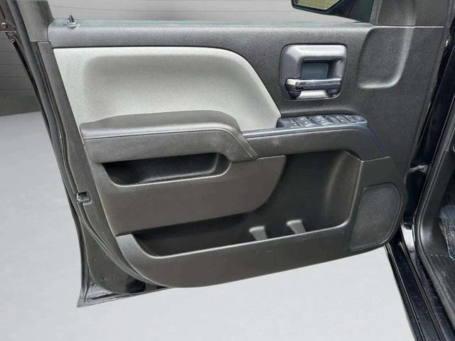2018 Chevrolet Silverado 1500 4WD Double Cab 143.5" Custom - 22916437 - 13