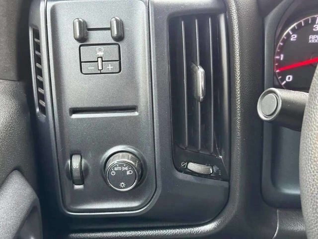 2018 Chevrolet Silverado 1500 4WD Double Cab 143.5" Custom - 22916437 - 19