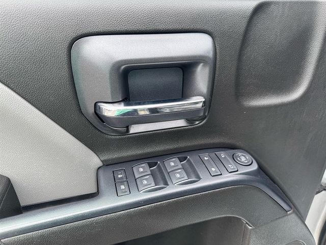 2018 Chevrolet Silverado 1500 Custom Crew Cab 4WD - 23032840 - 12