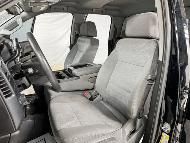 2018 Chevrolet Silverado 1500 DOUBLE CAB CUSTOM 4X4 - 22973628 - 5