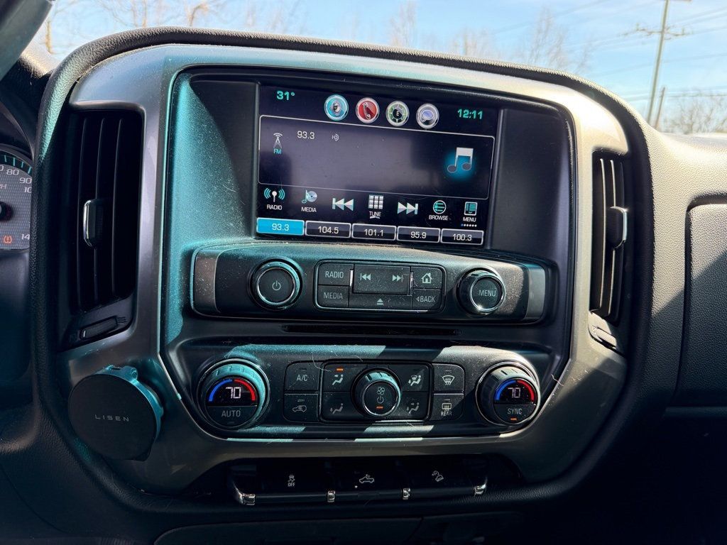 2018 Chevrolet Silverado 1500 LT - 22989927 - 17