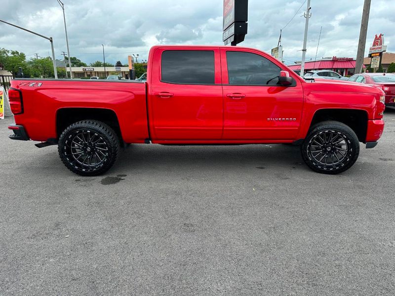 2018 Chevrolet Silverado 1500 LT 4x4 4dr Crew Cab 5.8 ft. SB - 22887054 - 11