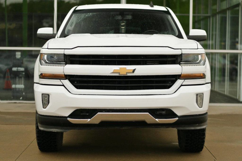 2018 Chevrolet Silverado LT photo 3