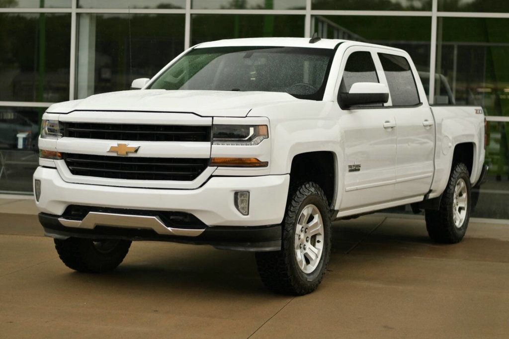 2018 Chevrolet Silverado LT photo 4