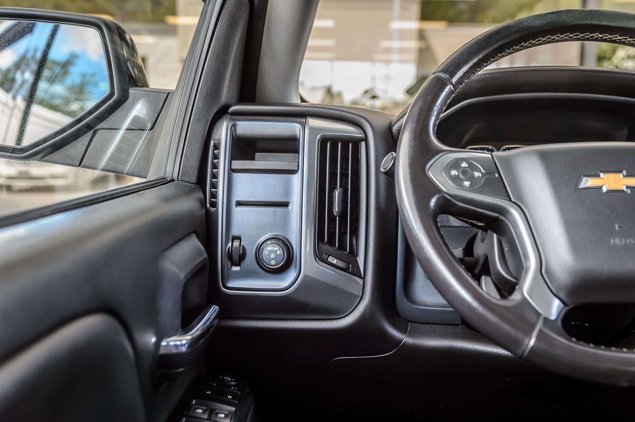 2018 Chevrolet Silverado 1500 LT photo 24