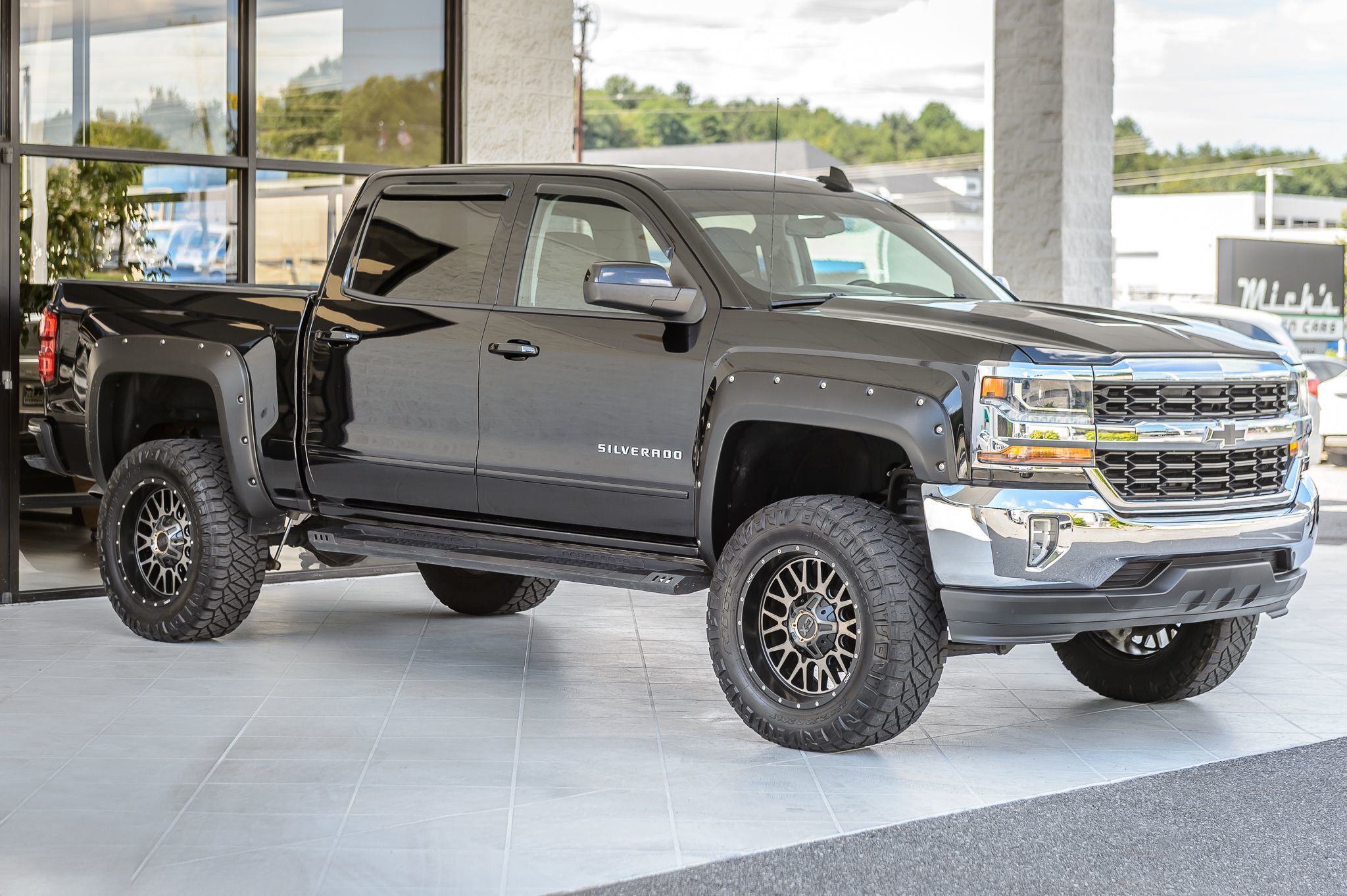 2018 Chevrolet Silverado 1500 LT photo 3