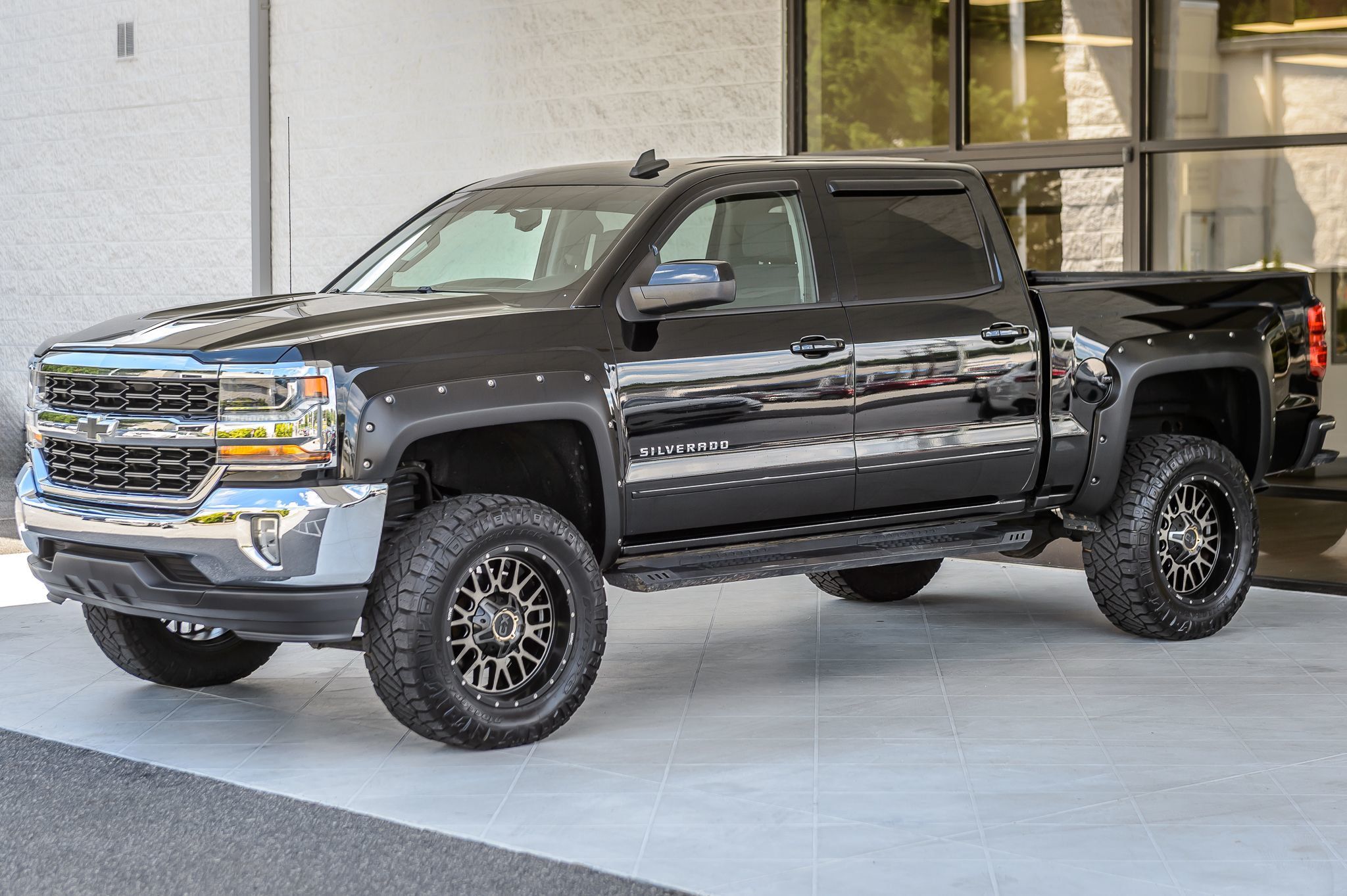 2018 Chevrolet Silverado 1500 LT photo 5