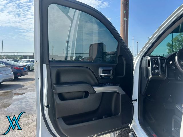 2018 Chevrolet Silverado 1500 Crew Cab Z71 LT Pickup 4D 5 3/4 ft - 23083906 - 9