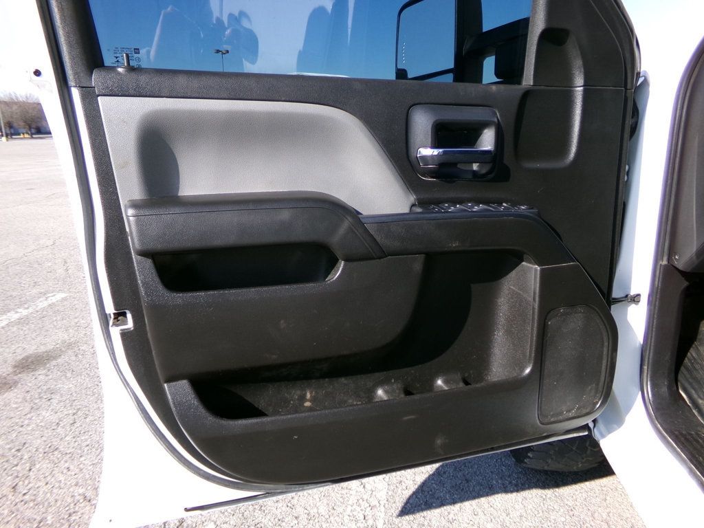 2018 Chevrolet Silverado 2500HD 4WD Crew Cab 167.7" Work Truck - 22981579 - 13