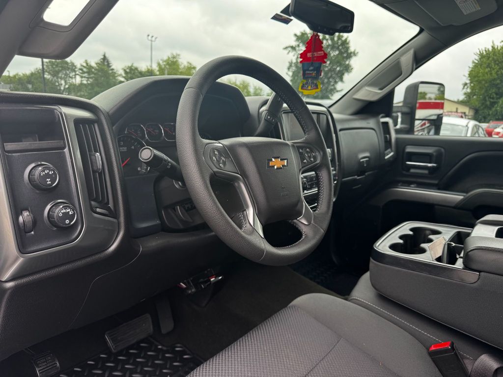 2018 Chevrolet Silverado 2500HD LT - 23062520 - 9