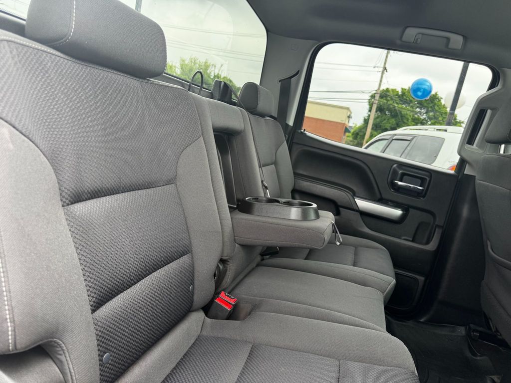 2018 Chevrolet Silverado 2500HD LT - 23062520 - 16
