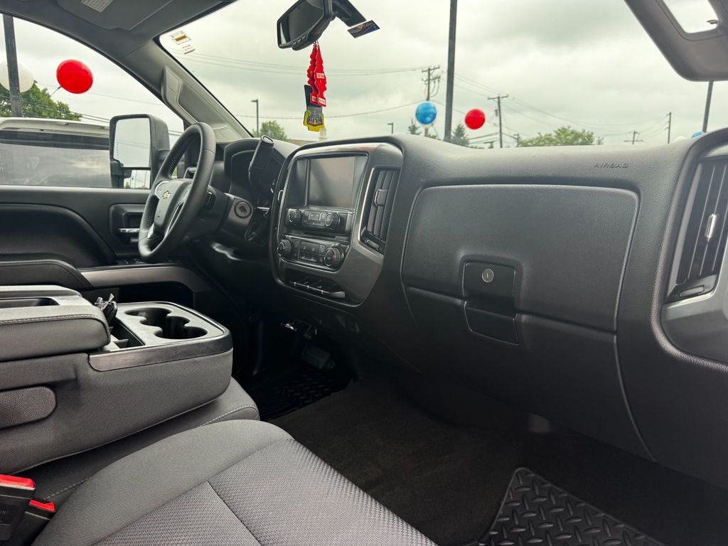 2018 Chevrolet Silverado 2500HD LT - 23062520 - 17