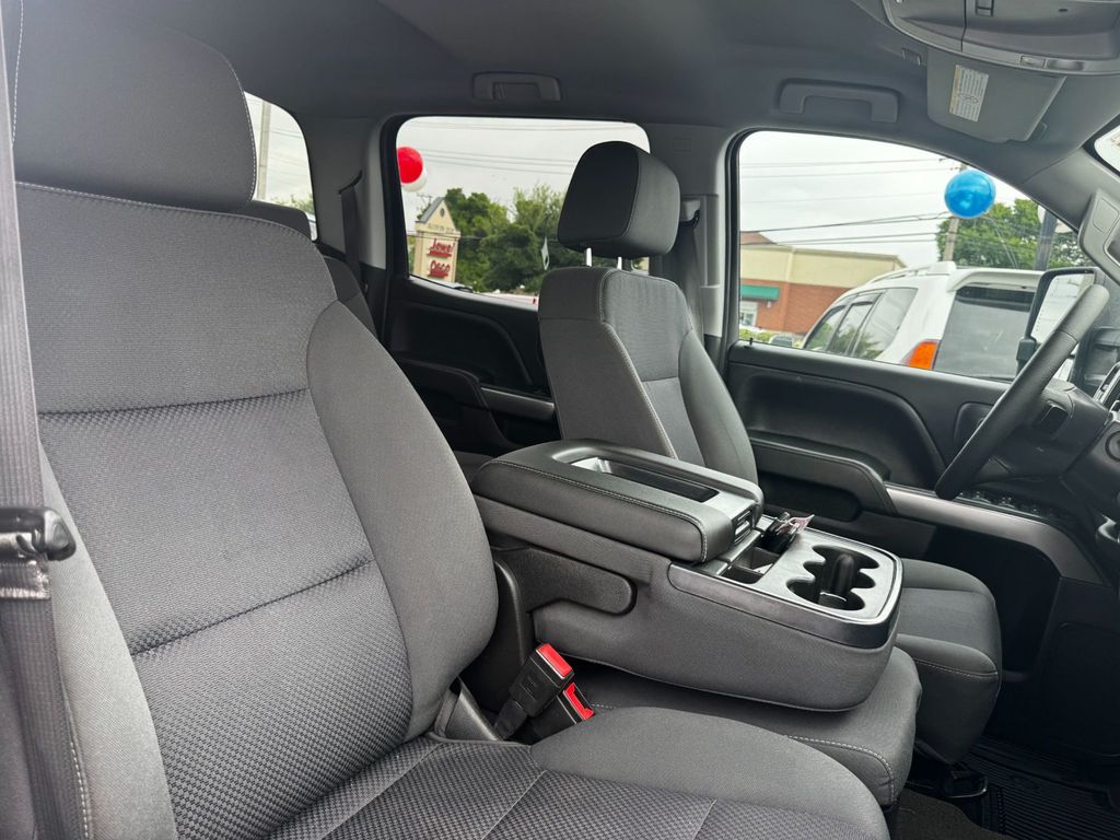2018 Chevrolet Silverado 2500HD LT - 23062520 - 18
