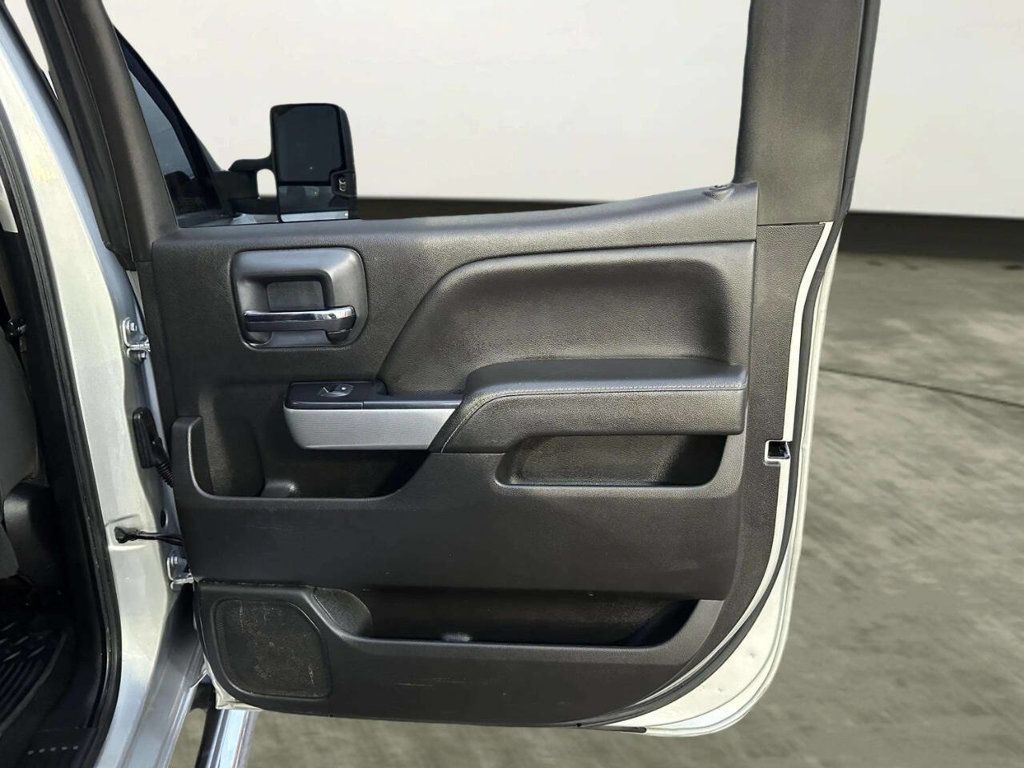 2018 Chevrolet Silverado 2500HD LT 4x4 4dr Crew Cab LB - 22982290 - 19