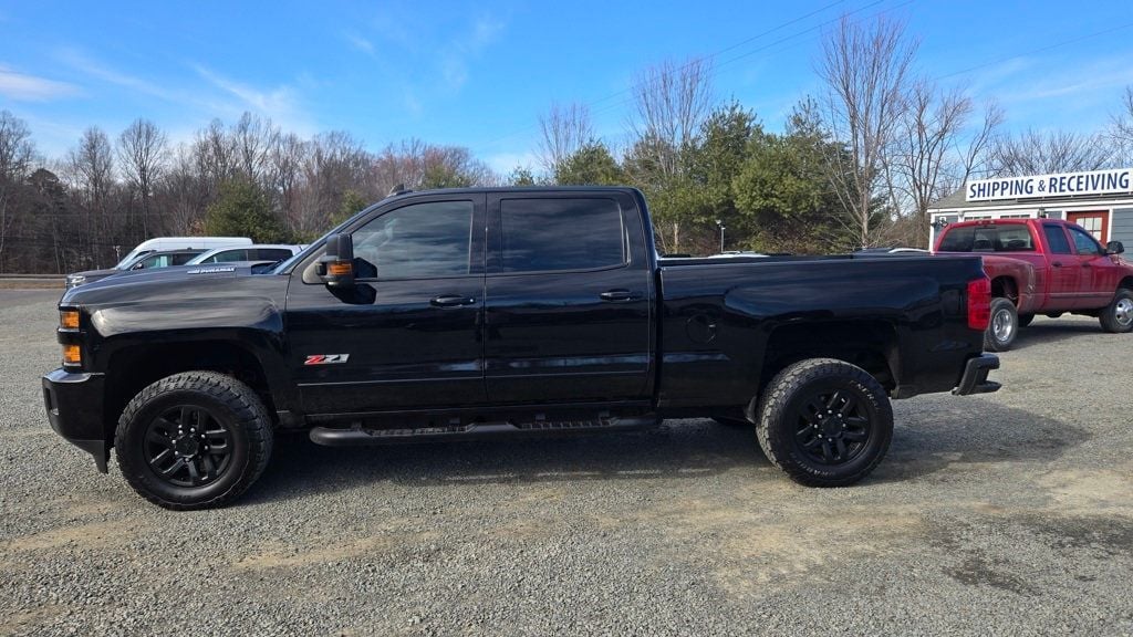 2018 Chevrolet Silverado 2500HD LTZ Z71 Midnight Edition - 22778855 - 25