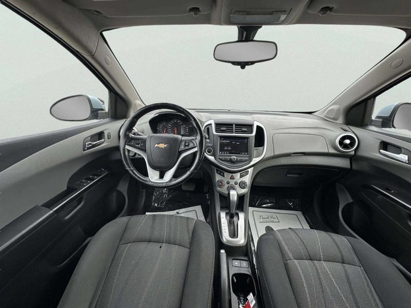 2018 Chevrolet Sonic 4dr Sedan Automatic LT - 22966511 - 15