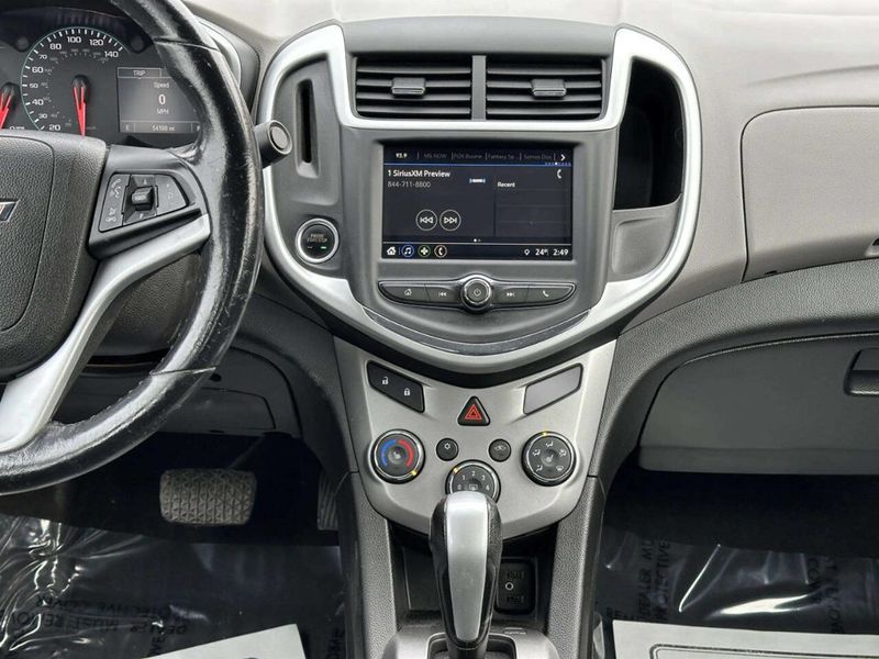 2018 Chevrolet Sonic 4dr Sedan Automatic LT - 22966511 - 17