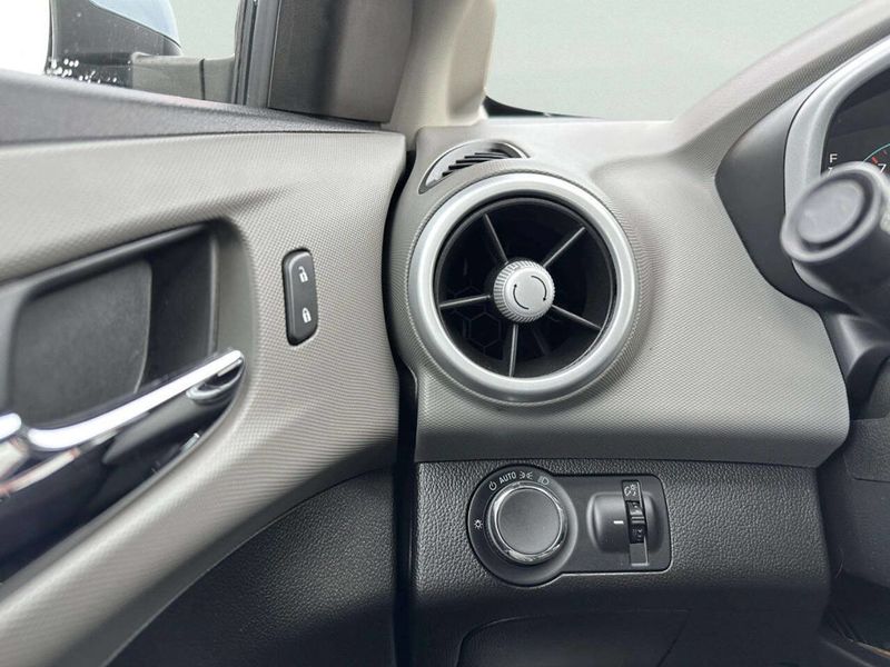 2018 Chevrolet Sonic 4dr Sedan Automatic LT - 22966511 - 26