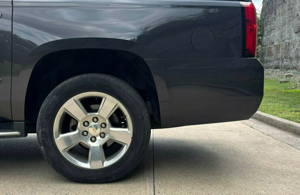 2018 Chevrolet Suburban 1500 Premier photo 23