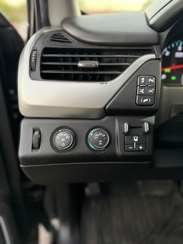 2018 Chevrolet Suburban 2WD 4dr 1500 LT - 23096385 - 17