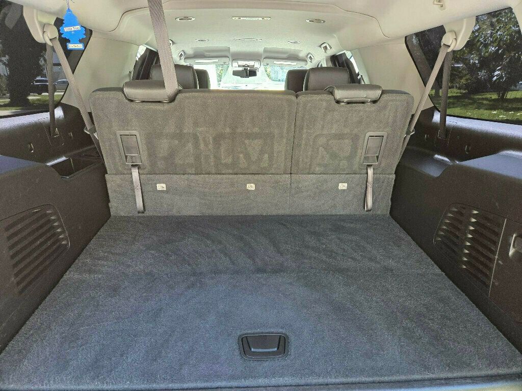 2018 Chevrolet Suburban 1500 LT photo 15
