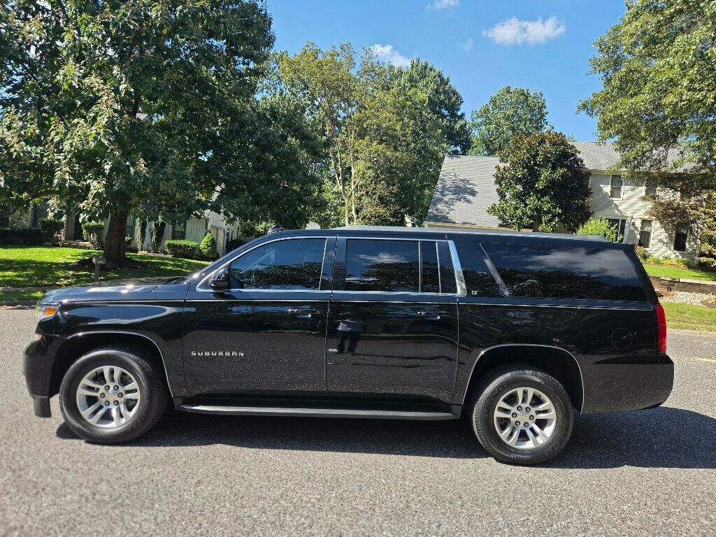 2018 Chevrolet Suburban 1500 LT photo 2