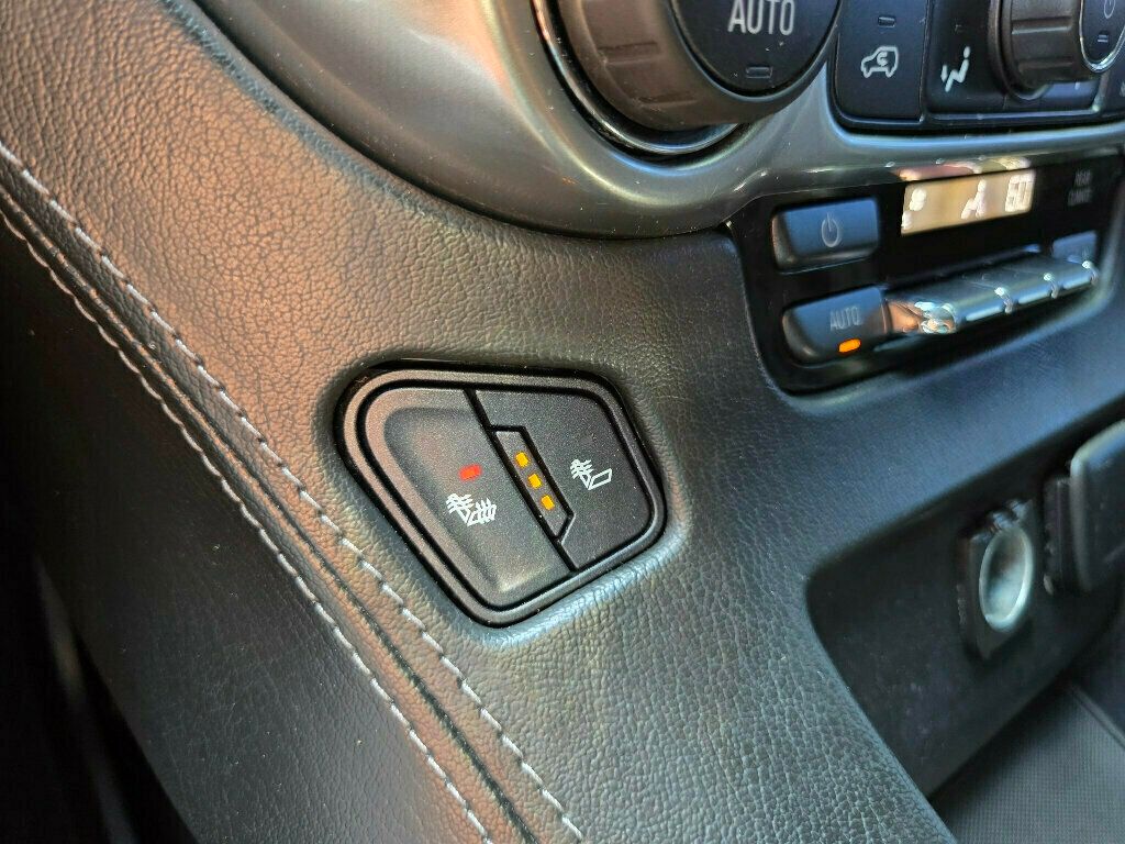 2018 Chevrolet Suburban 1500 LT photo 24