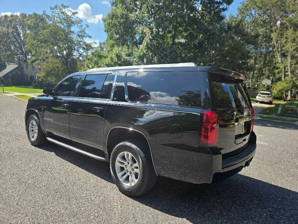 2018 Chevrolet Suburban 1500 LT photo 3
