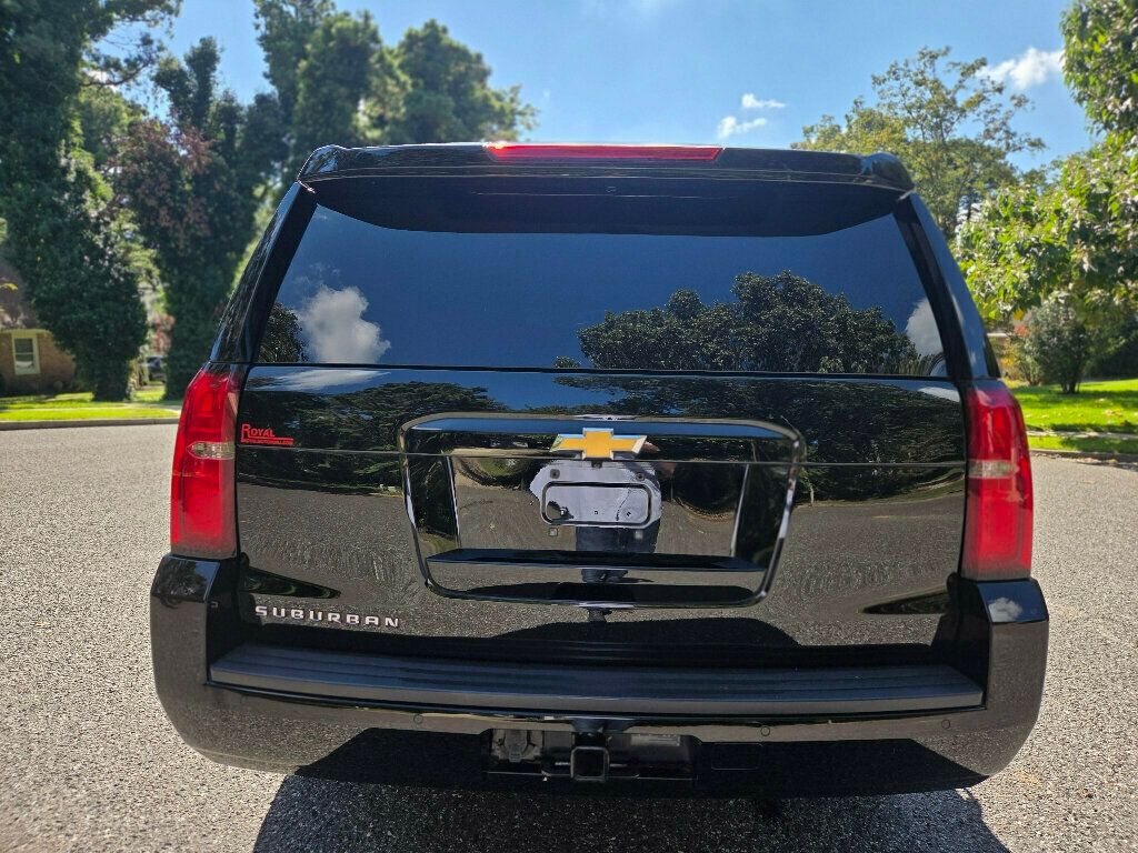 2018 Chevrolet Suburban 1500 LT photo 4