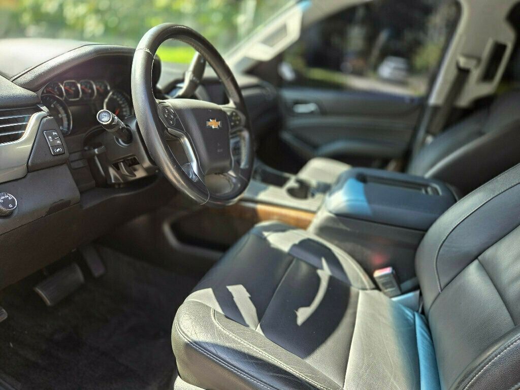 2018 Chevrolet Suburban 1500 LT photo 9