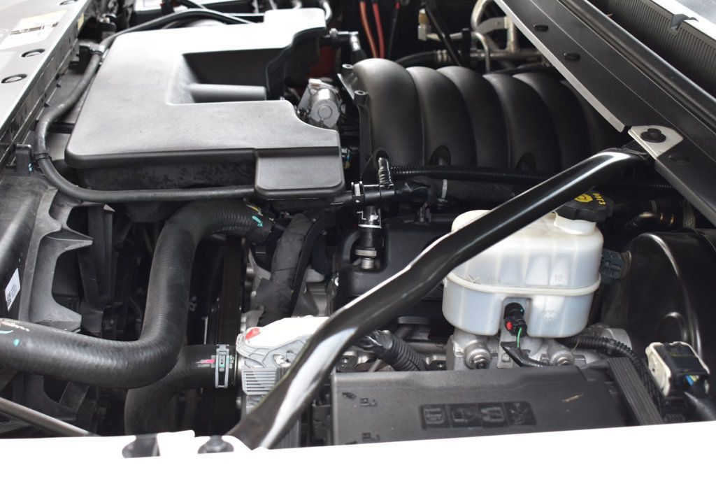 2018 Chevrolet Suburban 4WD 4dr 1500 LT - 22959547 - 13