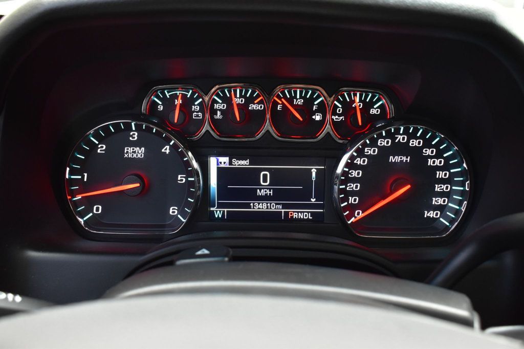 2018 Chevrolet Suburban 4WD 4dr 1500 LT - 22959547 - 33