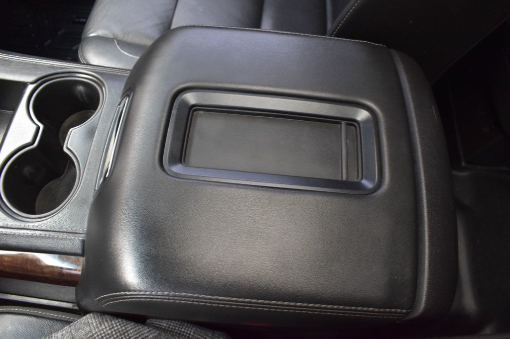 2018 Chevrolet Suburban 4WD 4dr 1500 LT - 22959547 - 45