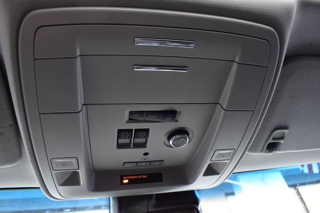 2018 Chevrolet Suburban 4WD 4dr 1500 LT - 22959547 - 47