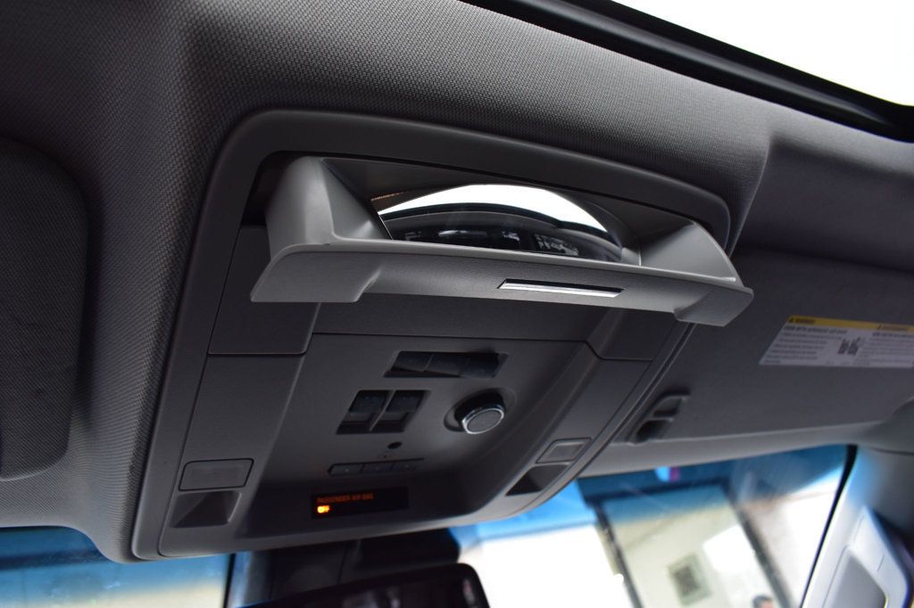 2018 Chevrolet Suburban 4WD 4dr 1500 LT - 22959547 - 48