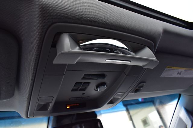 2018 Chevrolet Suburban 4WD 4dr 1500 LT - 22959547 - 48