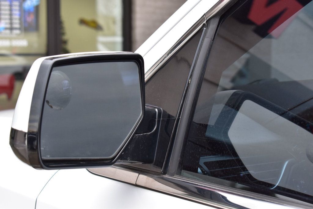 2018 Chevrolet Suburban 4WD 4dr 1500 LT - 22959547 - 56