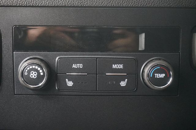2018 Chevrolet Suburban 4WD 4dr 1500 LT - 23039890 - 22