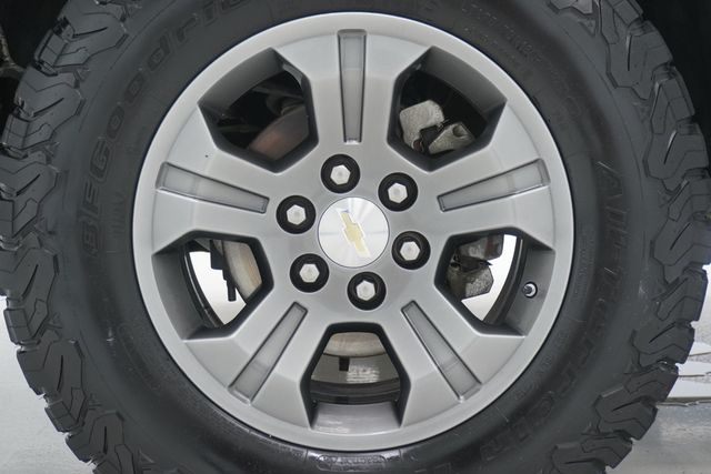 2018 Chevrolet Suburban 4WD 4dr 1500 LT - 23039890 - 30