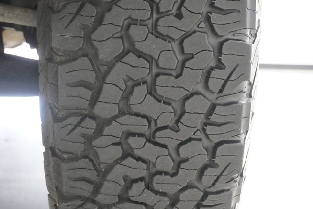 2018 Chevrolet Suburban 4WD 4dr 1500 LT - 23039890 - 32
