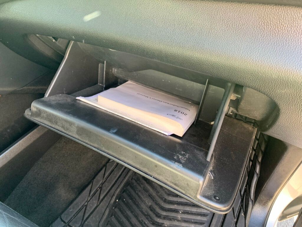 2018 Chevrolet Suburban 4WD 4dr 1500 LT - 22959721 - 25